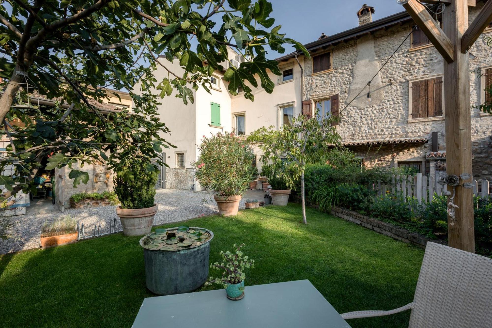 B&B Corte Del Mincio Монцамбано Экстерьер фото